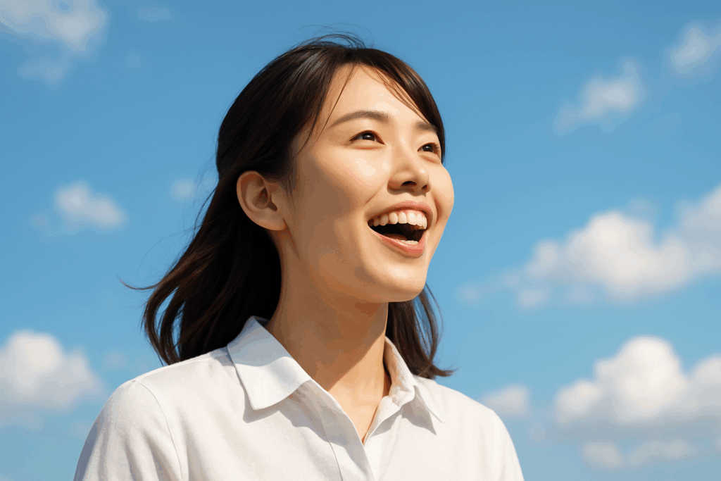 青空の下、前向きな表情で声を響かせる若い女性が、緊張による声の震えを克服し自信を持って話しているシーン